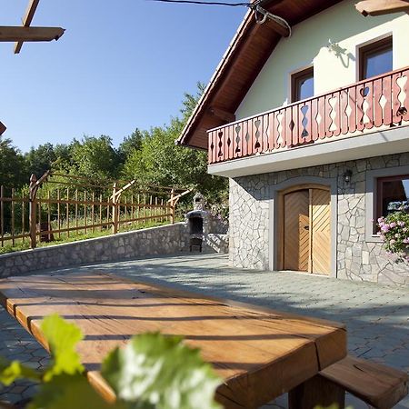 Vineyard Cottage Lustek โนโวเมสโต ภายนอก รูปภาพ