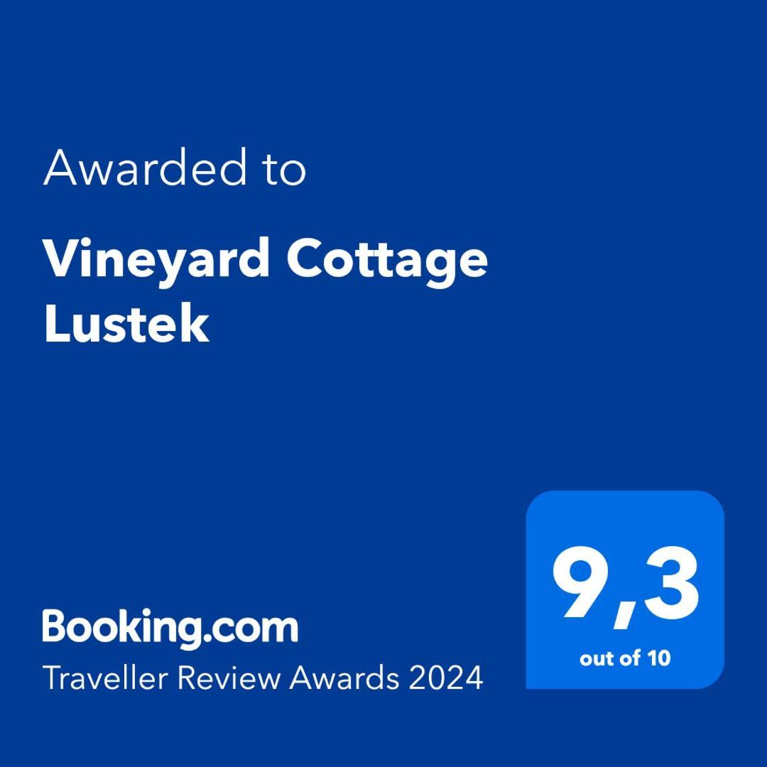 Vineyard Cottage Lustek โนโวเมสโต ภายนอก รูปภาพ