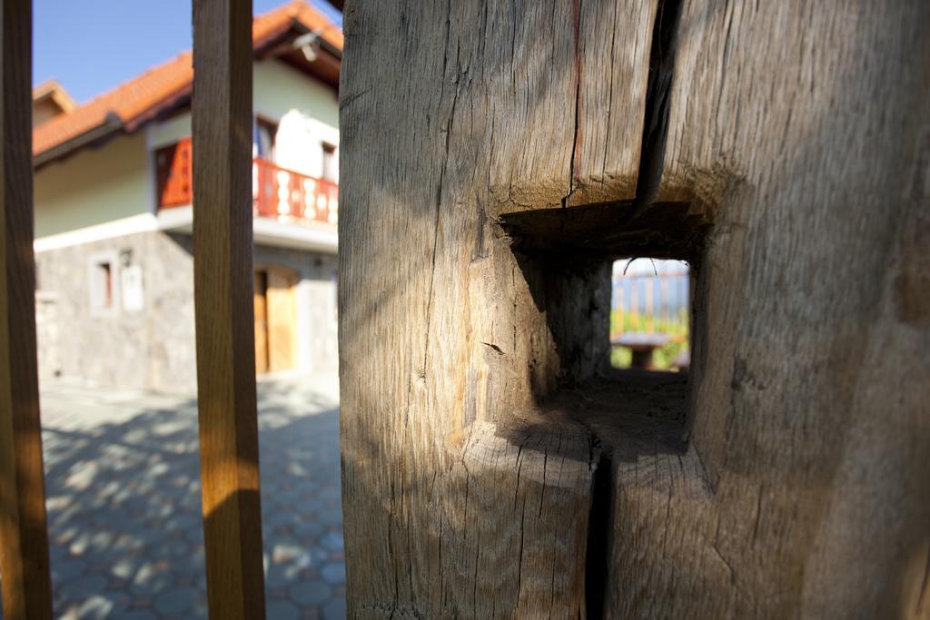 Vineyard Cottage Lustek โนโวเมสโต ภายนอก รูปภาพ